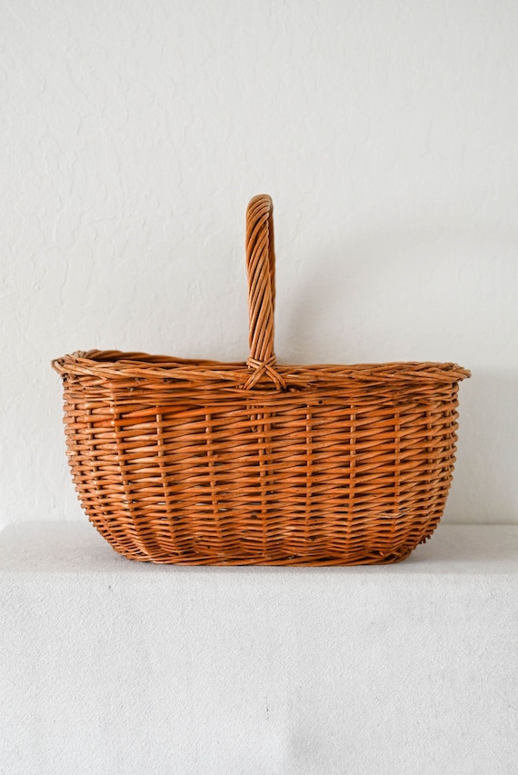 Vintage Classic Woven Picnic Basket Gem