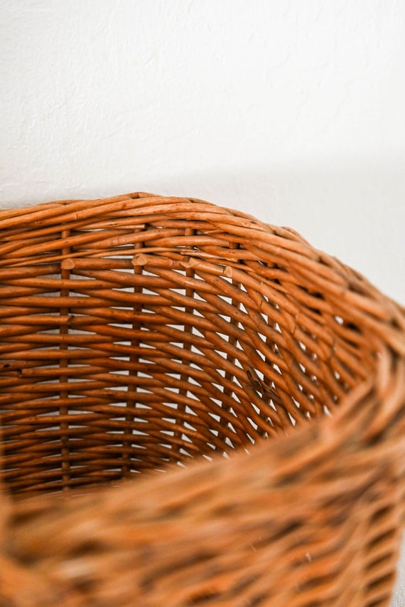 Vintage Classic Woven Picnic Basket Gem