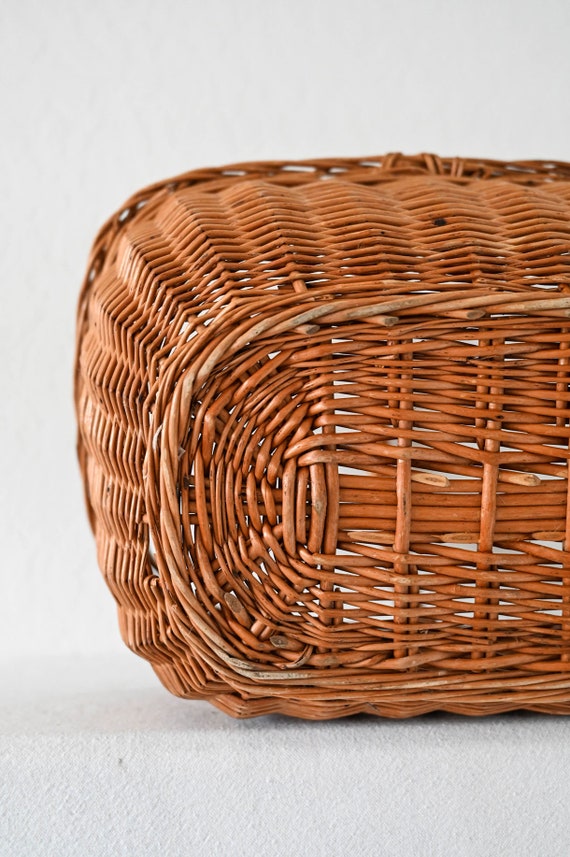 Vintage Classic Woven Picnic Basket Gem