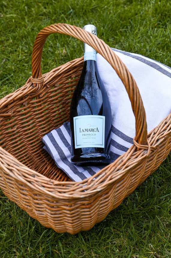 Vintage Classic Woven Picnic Basket Gem