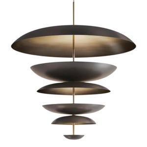 Gelaagde hanglamp zwart en messing: sculpturale spoetnikkroonluchter, middelpunt van het plafond