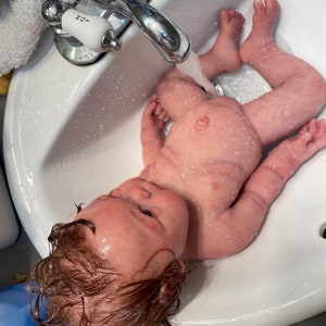 Helkropps silikon knubbig flicka eller pojke. 20 tum 3,8 kg. Levereras med massor av artiklar. Läs alla beskrivningar först: https://babiesbyanabanana.etsy.com bild 6