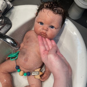 Helkropps silikon knubbig flicka eller pojke. 20 tum 3,8 kg. Levereras med massor av artiklar. Läs alla beskrivningar först: https://babiesbyanabanana.etsy.com bild 4