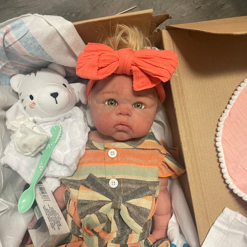 Helkropps silikon knubbig flicka eller pojke. 20 tum 3,8 kg. Levereras med massor av artiklar. Läs alla beskrivningar först: https://babiesbyanabanana.etsy.com bild 7