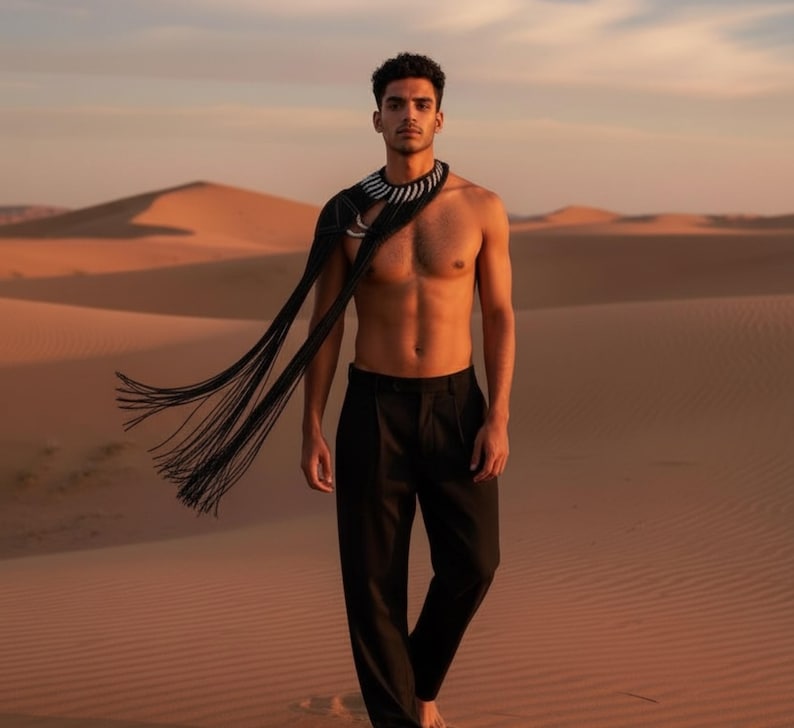 Tenue de festival en macramé, vêtements de rave pour hommes avec perles dorées image 1