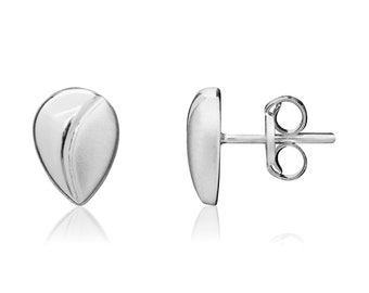 9CT White Gold Pear Stud Earrings