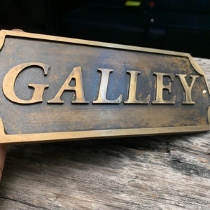 Signo de cuello de latón, signo de fecha personalizado - Placas y letreros de pared de puerta de latón fundido personalizados, placas de tamaño personalizado - Signo est