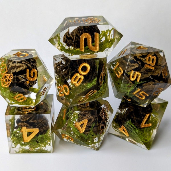 Dice Set Custom - Forest Ranger Dice Set - Dés en résine faits à la main pour D&D et jeu de rôle - Ensemble de 7 dés polyédriques à bord tranchant