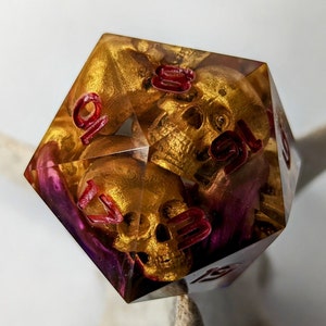 Jumbo D20 Custom Cursed Idol Golden Skull Dice - Custom made resin dice for D&D and Roleplaying - Chonk D20 Sharp Edge Die