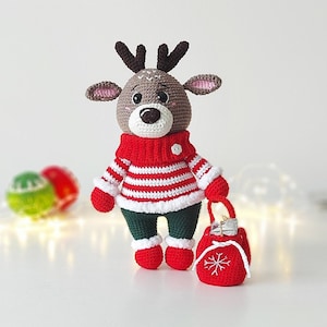 Crochet Reindeer Doll with Gift Bag: Christmas Amigurumi Toy