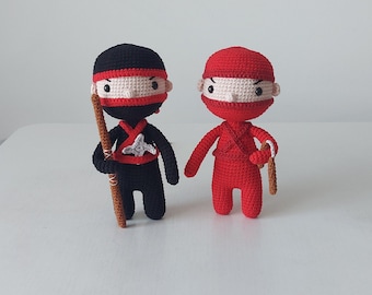 Ninja all'uncinetto, bambola ninja Amigurumi con armi, giocattolo imbottito all'uncinetto