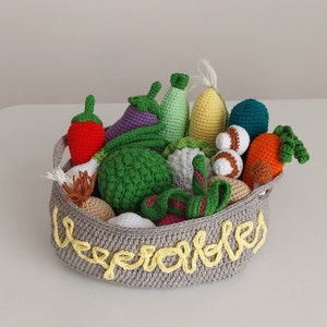 Crochet vegetables in basket,Play kitchen food, Montessori vegatable set, greengrocer, Amigurumi