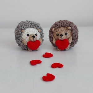 Crochet hedgehog with heart, Amigurumi cute valentine toy, Handmede doll, Animal toy, Valentine's day gift image 6