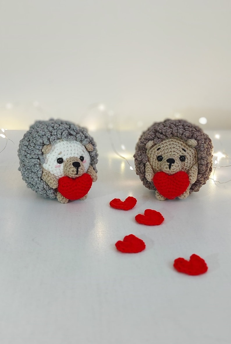 Crochet hedgehog with heart, Amigurumi cute valentine toy, Handmede doll, Animal toy, Valentine's day gift image 2