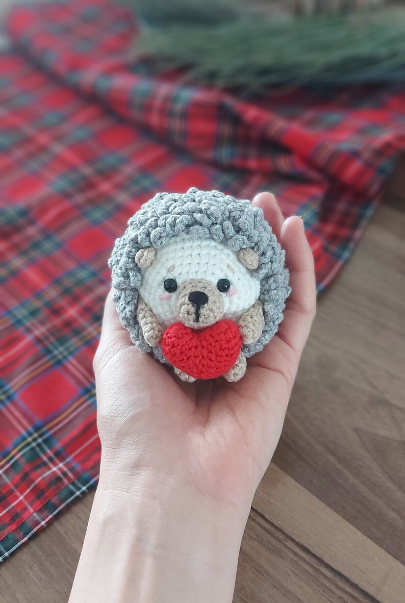 Crochet hedgehog with heart, Amigurumi cute valentine toy, Handmede doll, Animal toy, Valentine's day gift image 8