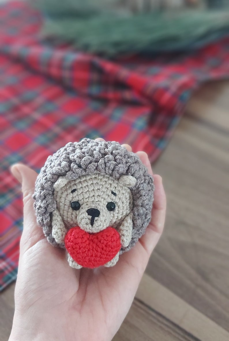 Crochet hedgehog with heart, Amigurumi cute valentine toy, Handmede doll, Animal toy, Valentine's day gift image 9