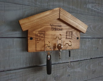 Engraved Keys Hooks / Wooden Sign / Key holder farmhouse / Key hook for wall / Entryway organizer / Family Keys / New Home Warming Gift