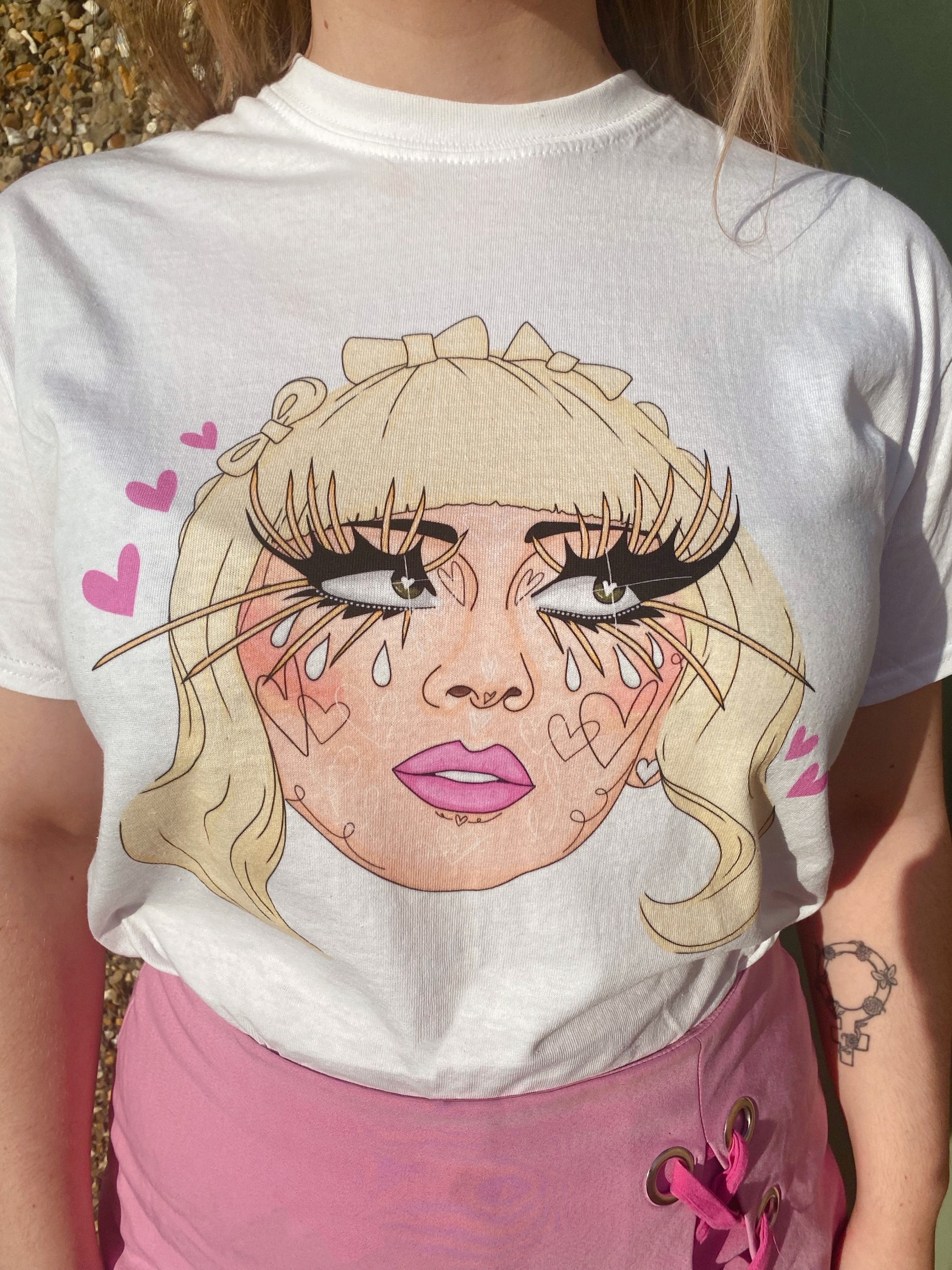 Lady Gaga Mayhem Cross Sweatshirt - Offizielles Fan-Shirt Mit Retro-Cross-Design