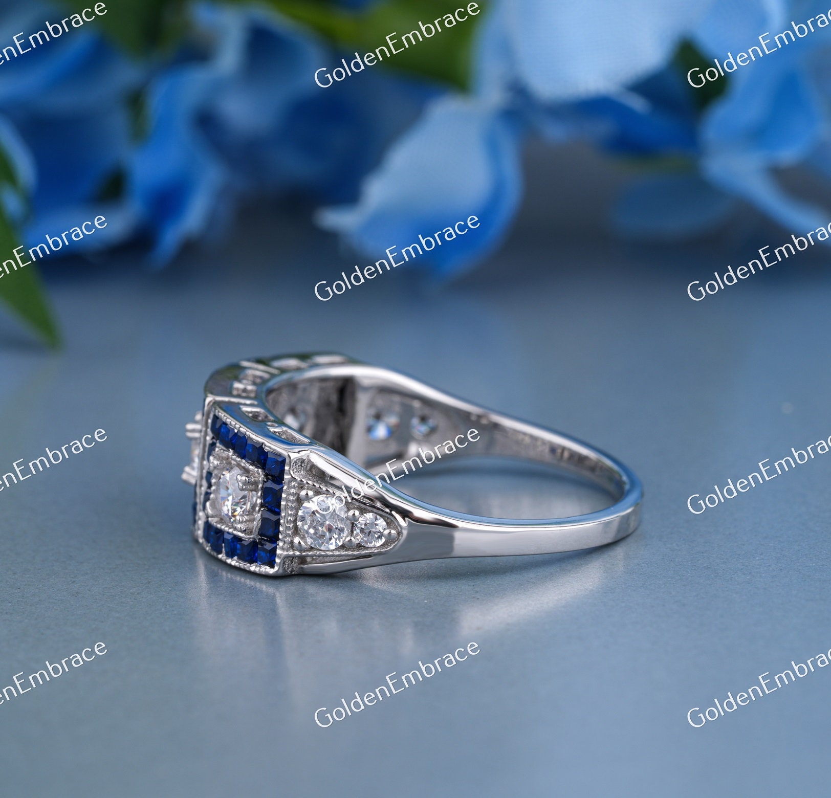 Anello di fidanzamento in argento Argentium 935 con zaffiro e diamanti in stile Art Déco antico - Italia Anello di fidanzamento in argento Argentium 935 con zaffiro e diamanti in stile Art Déco antico - Italia