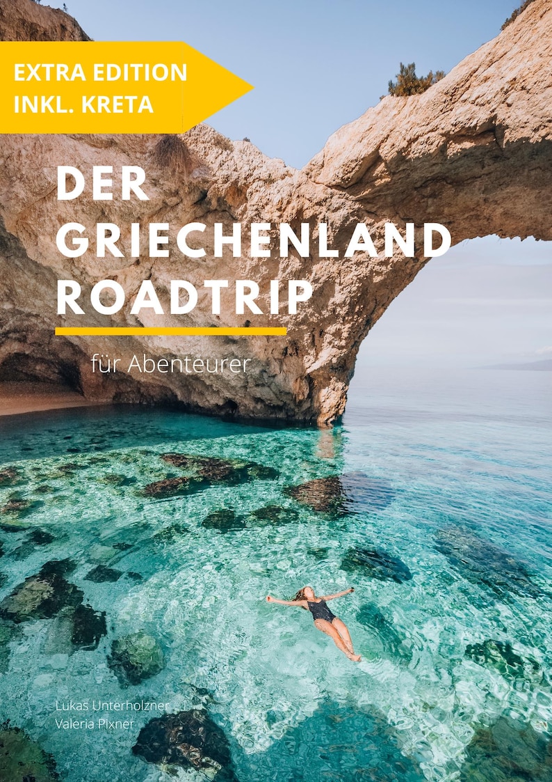 May include: A travel book cover with the title "DER GRIECHENLAND ROADTRIP" in white text, with a yellow arrow that says "EXTRA EDITION INKL. KRETA". The image shows a person floating in clear turquoise water under a rock arch.