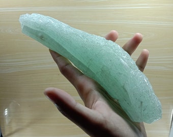 Immediately get the original andara crystal green Tosca 467 gram rough stick