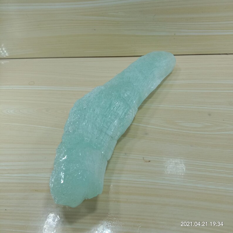 Immediately get the original andara crystal green Tosca 467 gram rough stick image 4