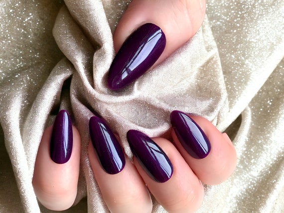 Amazon.com: 24pcs Shinning Gel Stiletto Nails Almond Design Dark Purple  Medium Sharp Acrylic Fake Nail for Finger Patch Decoration 301P : Beauty &  Personal Care