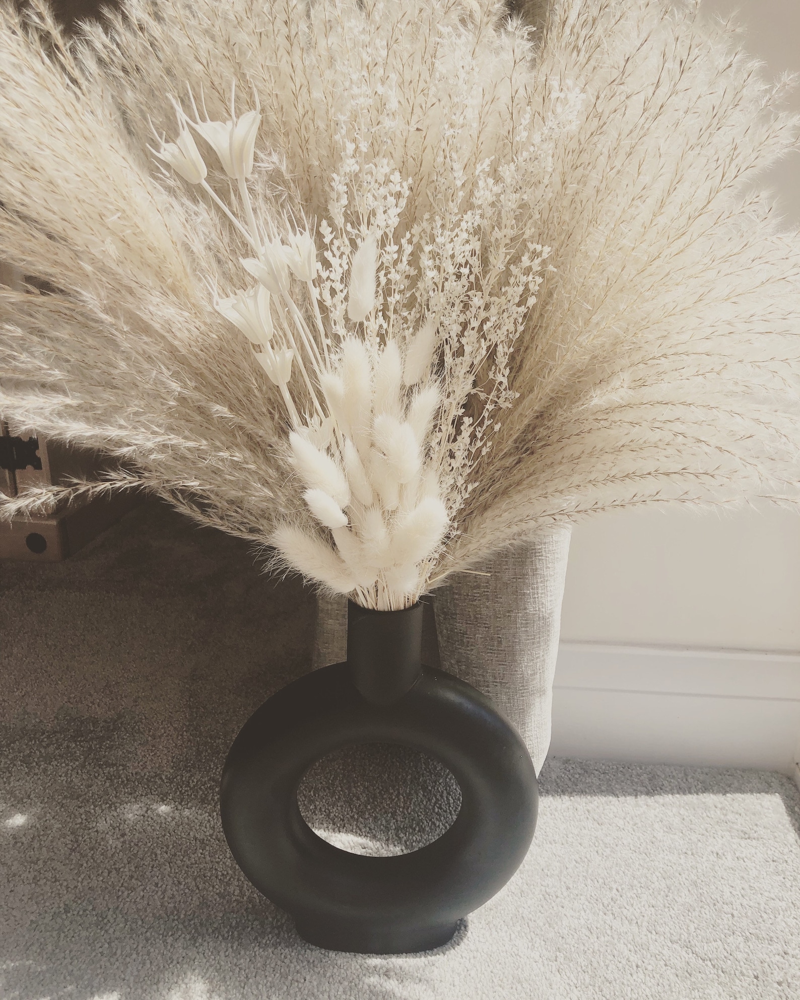 Donut vases with pampas arrangement neutral vase black donut Etsy