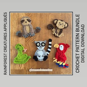 Può includere: Pacchetto di schemi all'uncinetto per cinque creature della foresta pluviale: un bradipo, una scimmia, un lemure, un serpente e un pappagallo. Gli schemi sono disponibili per il download digitale. @kates.crochet.creations