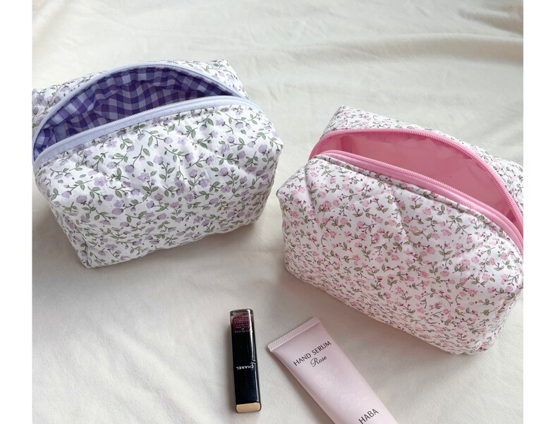 Roze/paarse bloemen gewatteerde make-up tas, cosmetische organisator, opbergtas, gewatteerde reisetui, kerstcadeau, bruidsmeisje cadeau, cadeau voor haar afbeelding 1