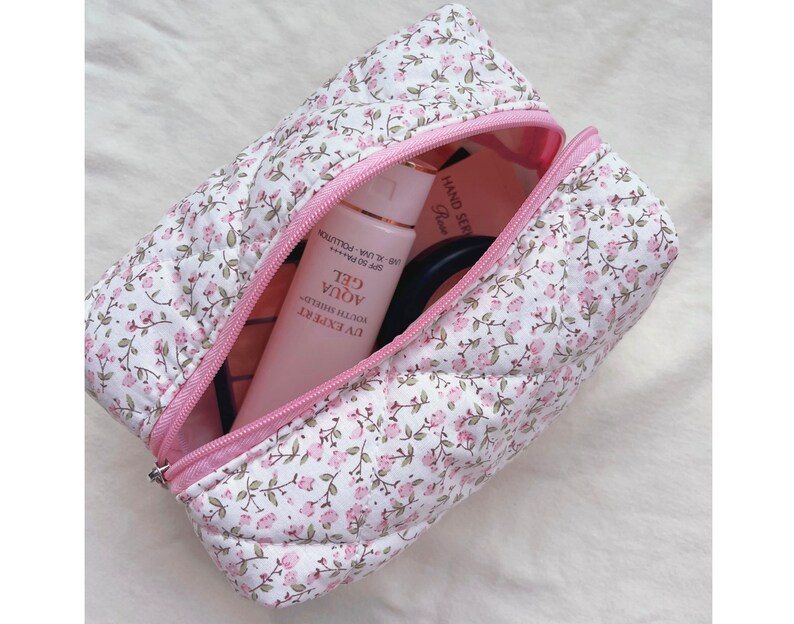 Roze/paarse bloemen gewatteerde make-up tas, cosmetische organisator, opbergtas, gewatteerde reisetui, kerstcadeau, bruidsmeisje cadeau, cadeau voor haar afbeelding 3