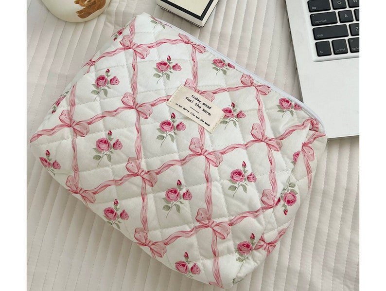 Blauw/roze bloemen gewatteerde make-up tas, lint cosmetische organisator, grote opbergtas, bruidsmeisje geschenken, gewatteerde reisetui, cadeau voor haar afbeelding 6