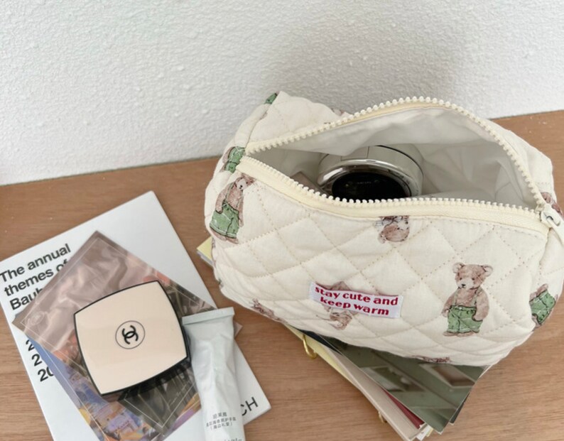 Jolie trousse de maquillage matelassée à motif ours, organiseur de cosmétiques, grand sac de rangement, cadeau de Noël, trousse de voyage de toilette matelassée, cadeau pour elle Medium