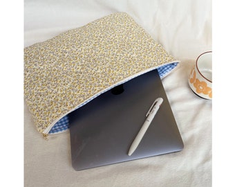 Handgemaakte gewatteerde laptophoes, gewatteerd iPad-zakje, gele bloemen met blauwe gingham voering laptoptas/hoes, draagbare toetsenbordbescherming