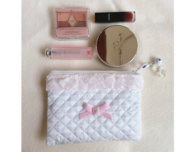 Bolso de maquillaje acolchado blanco con forro de flores, organizador cosmético, monedero de encaje hecho a mano, regalo de Navidad, regalo de dama de honor, regalo para ella imagen 3