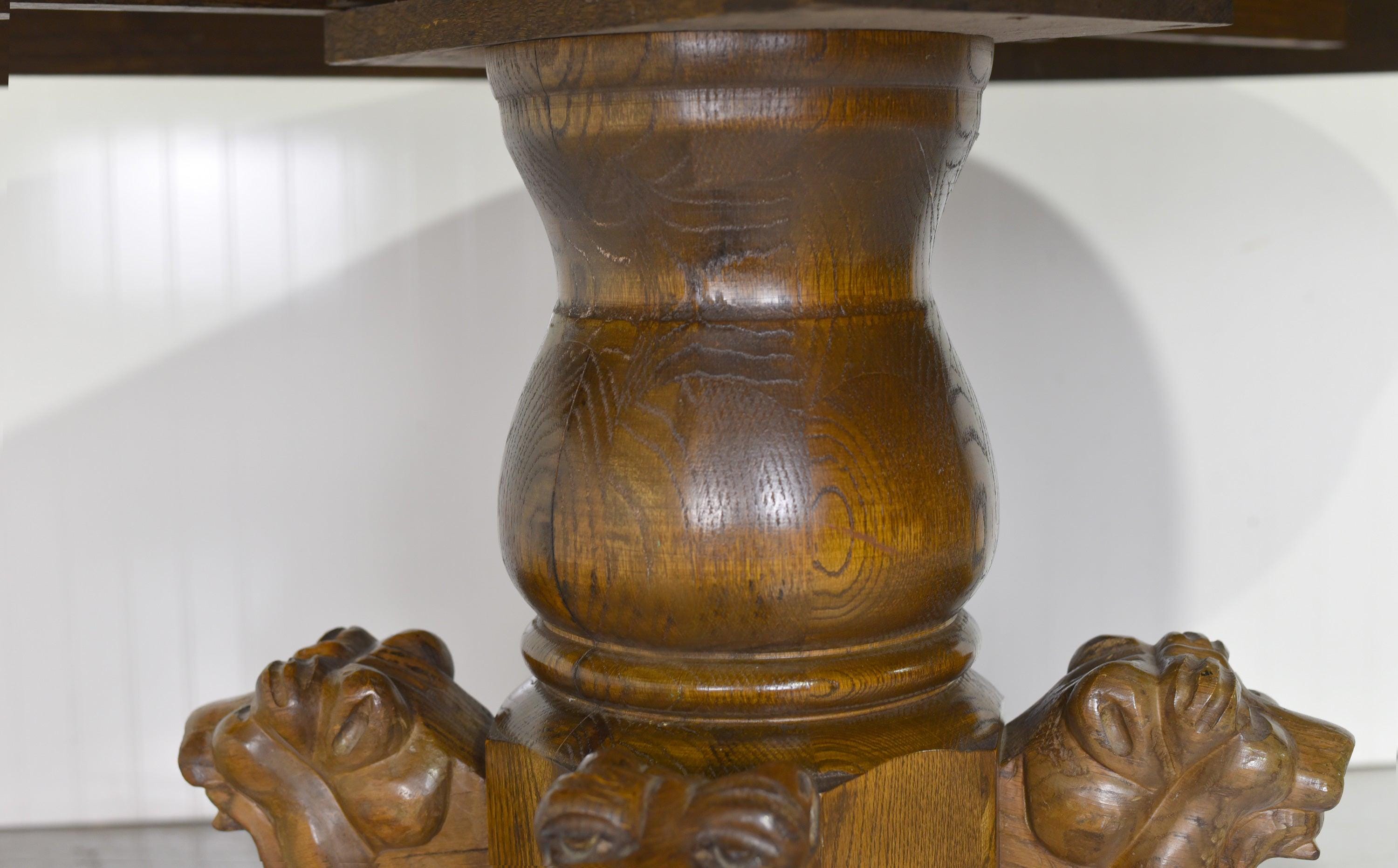 Victorian R. J. Horner and Co. Oak Pedestal Carved Lion Head