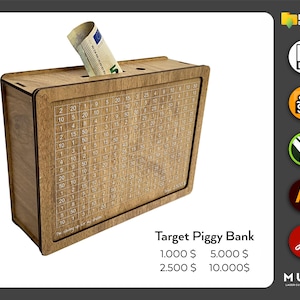 Può includere: Un salvadanaio Target in legno con una fessura per inserire denaro. La parte anteriore della banca presenta una griglia di numeri. Una banconota in euro è parzialmente inserita nella fessura. Il testo "Target Piggy Bank" è visualizzato sotto.