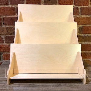 Kaartstandaard met 3 lagen berkenmultiplex – modern, minimalistisch ontwerp voor wenskaarten, ansichtkaarten en meer