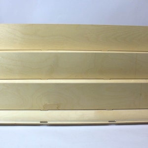 Expositor de tarjetas de madera de 3 niveles y 27" – Estante de abedul para tarjetas de felicitación con estante frontal de acrílico transparente – Hecho en Estados Unidos