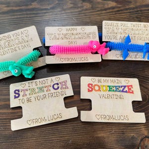Anpassad Alla hjärtans dag-fidget | Klassrumspresenter | Festgåvor | Stretchiga fidgetsnören, färgglada dinosaurie-stretchsnören | Alla hjärtans dag