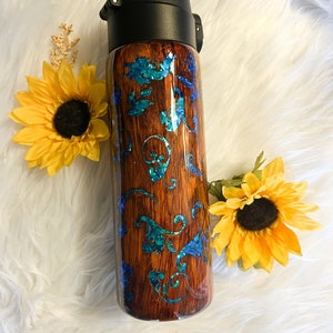 Royal blue color shifting glitter with woodgrain overlay and baroque swirl peekaboo design. 17 oz. push top tumbler