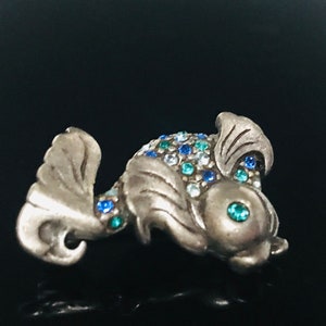 Vintage Chico&#39;s Betta Fish Brooch Pin Blue Rhinestone Tropical Fish Pin