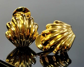 Kleine Monet-Blattgold-Ohrclips, Blattgold-Ohrringe, nicht durchbohrte Ohrringe, bequeme Ohrringe, botanische Ohrringe
