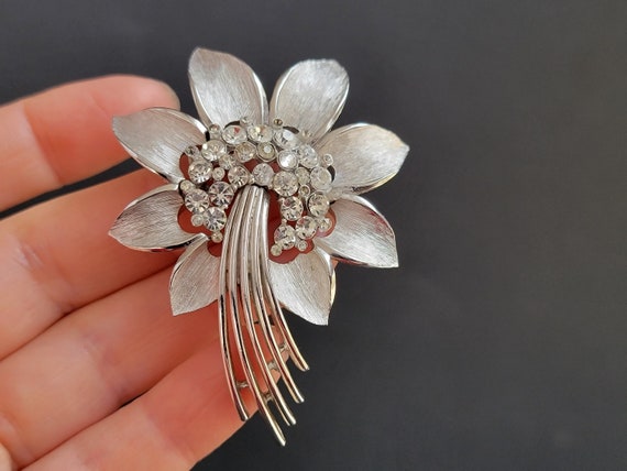 Trifari large flower crystal brooch pin ,large rh… - image 9