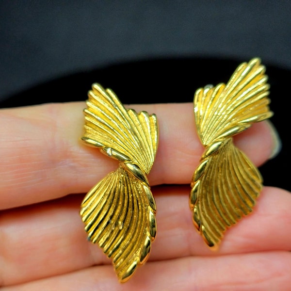 Large Monet gold bow clip on earrings,  clip on earrings aesthetic,