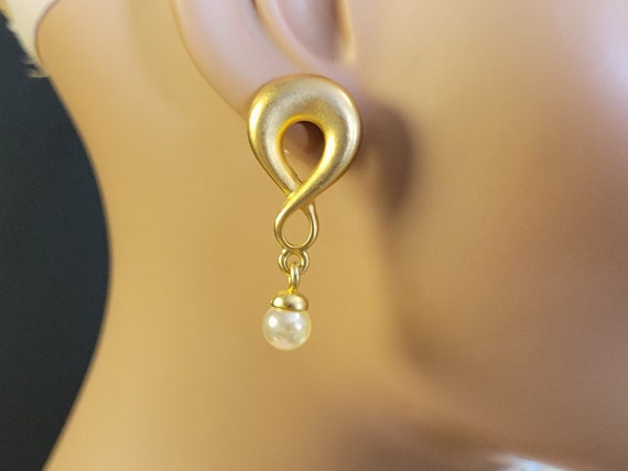 Gold infinity drop pearl earrings,infinity pearl … - image 8