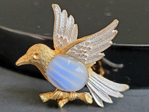 Small J.J. Blue Glass Jelly Belly Bird Brooch Pin… - image 4