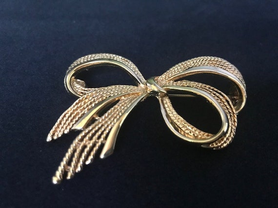 Napier Gold Tone Brooch Ribbons, Vintage Gold Bow Brooch Pin, Napier Jewelry 1960s, Gold Ribbon Brooch, Signed Napier