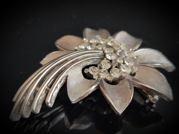 Trifari large flower crystal brooch pin ,large rh… - image 8