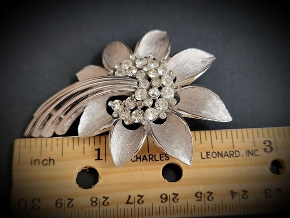 Trifari large flower crystal brooch pin ,large rh… - image 6